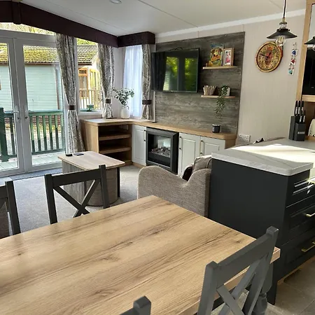 White Cross Bay Deer View * 温德米尔